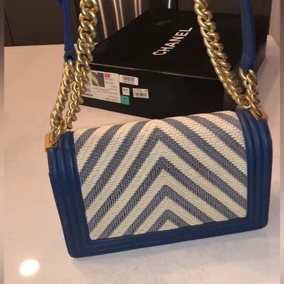 Chanel Boy Bag Chevron Ivory/Blue - Picture 6 of 12